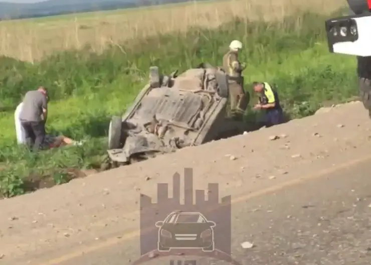 Жесткое ДТП произошло по дороге из Элиты. Две машины улетели в кювет