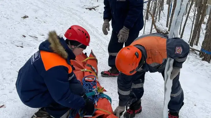 На красноярских Столбах спасатели дважды за день эвакуировали травмированных туристов