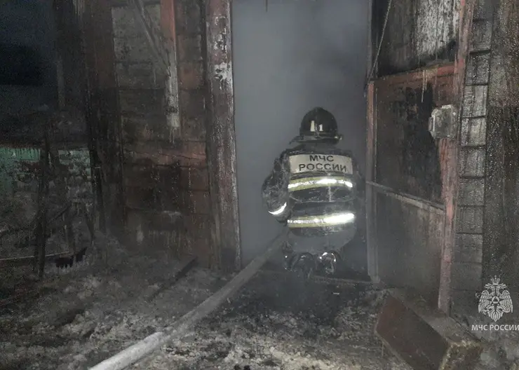 В Хабаровске загорелись бараки на улице Герасимова