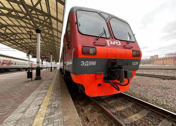 В Красноярске на выходные к электричкам добавят вагоны для дачников
