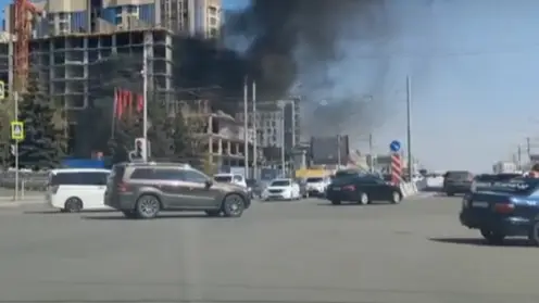 В Советском районе Красноярска заметили чёрный дым