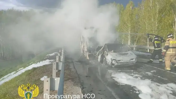 Трассу под Новосибирском частично перекрыли из-за смертельного ДТП с возгоранием