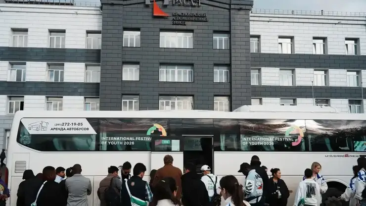 Иностранные участники фестиваля молодёжи побывали на красноярском алюминиевом заводе