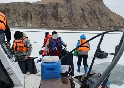 Четверо рыбаков унесло на льдине на Красноярском водохранилище