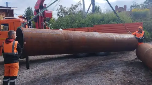 Разрушенный после ливня мост восстанавливают в Свердловском районе Красноярска