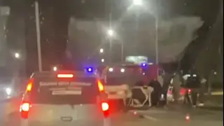 Машина перевернулась на улице Шахтёров в Красноярске. Есть пострадавший