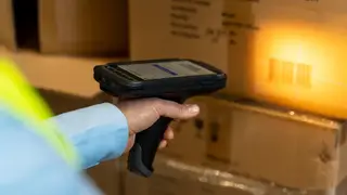 Содержащий наркотическое средство чай обнаружили новосибирские таможенники в посылке