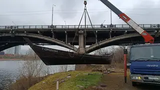 В Красноярске деревянный струг «Такмак» ушел на зимовку