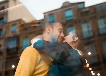 Юрист рассказала красноярцам, какое наказание грозит за поцелуй на улице