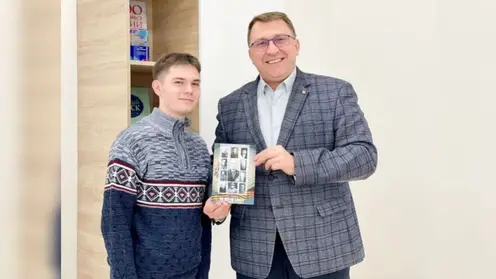Омский студент написал книгу, чтобы помочь другим восстановить военную историю семьи