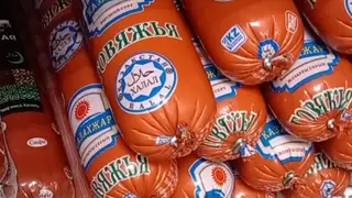 В Красноярске на рынке обнаружили нарушения: предприниматель заплатит 30 тысяч за просрочку и отсутствие маркировки