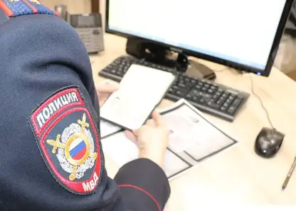 Полицейские в Норильске поймали закладчика с 22 свертками синтетического наркотика