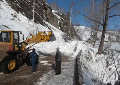 Лавина сошла на трассе в Красноярском крае
