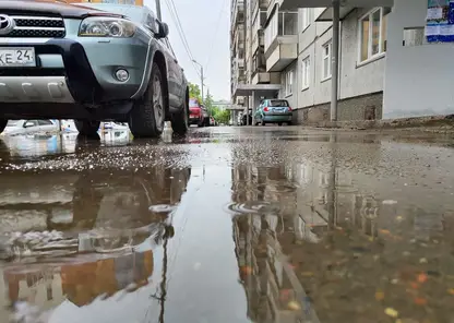 В Красноярске сохранится сильный дождь с грозой еще на сутки