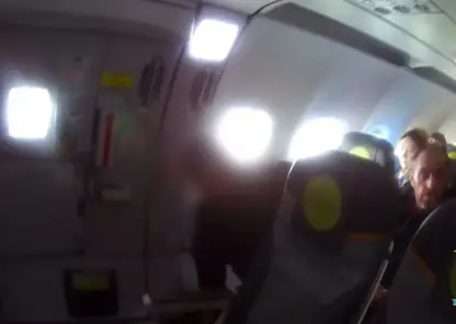 Пьяный вахтовик устроил дебош на борту самолета летевшего из Норильска в Новосибирск