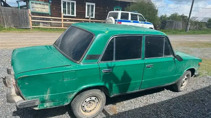 12-летний подросток решил прокатиться на багажнике «шестерки» в Мотыгинском районе Красноярского края и упал во время маневра: его госпитализировали