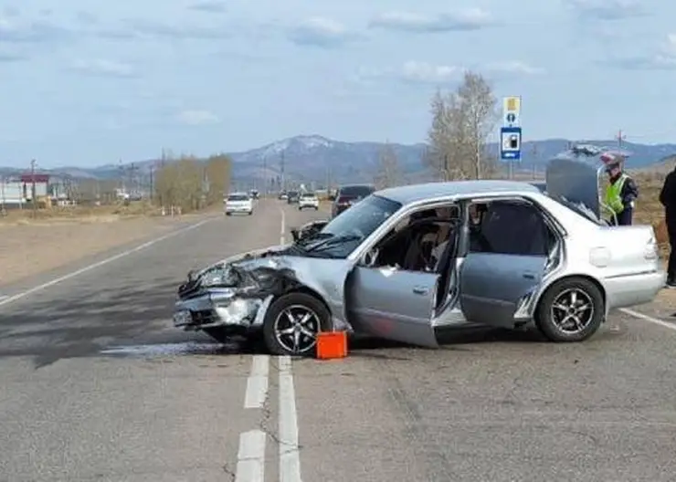 В Бурятии в ДТП на трассе пострадали трое маленьких детей