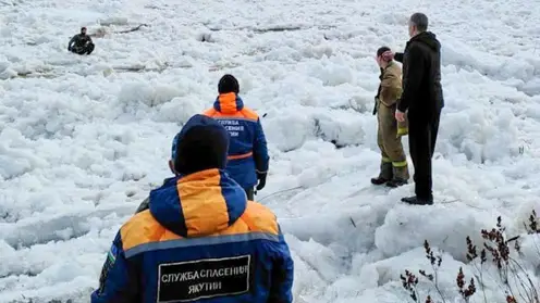 В Якутии спасли четырёх школьников, уплывших на льдине