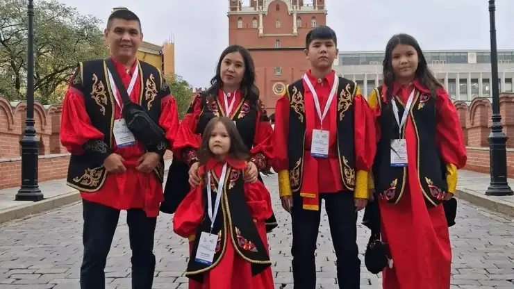 Семья из Хакасии победила в номинации конкурса «Семья года 2026»