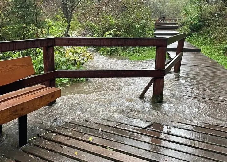 Дорогу размыло на подходе к нацпарку «Красноярские Столбы»