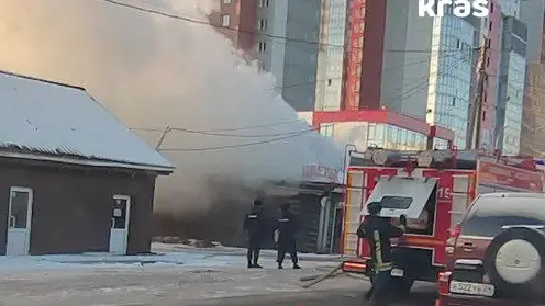 В центре Красноярска погиб человек при пожаре в цветочном магазине