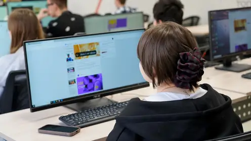 Студенты из Красноярска начали изучать ИИ на проекте РУСАЛа и Эн+