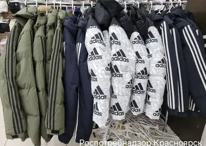 В Красноярске изъяли «паленную» одежду известных брендов «Adidas»,  «Lacoste», «Chanel» на 855 тысяч рублей