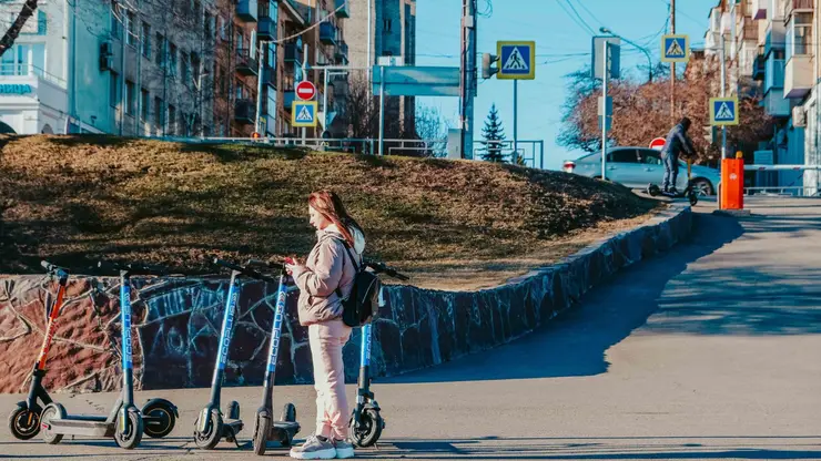 В Красноярске планируют замедлить скорость передвижения электросамокатов