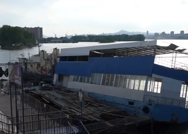 За ТЦ «Красноярье» уберут плавучий павильон