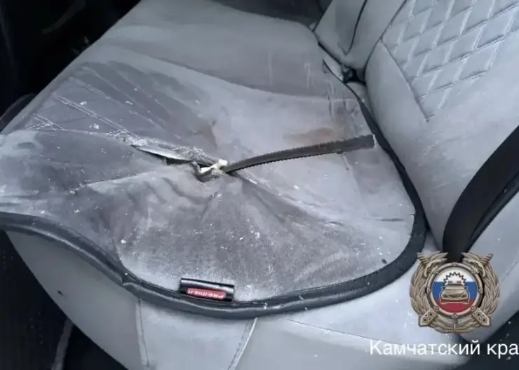 На Камчатке металлический штырь пробил днище машины и ранил пассажирку