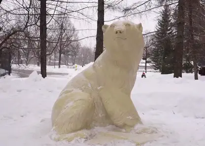 В Московском зоопарке открыли памятник белому медведю Диксону, спасенному в Красноярском крае