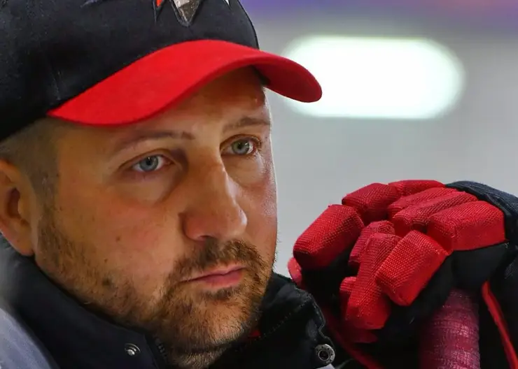 Омского хоккейного тренера Егора Шастина отстранили от работы