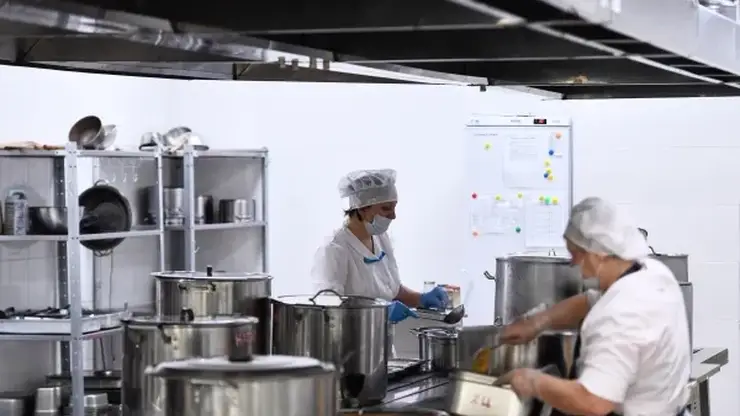 29 иркутских школ оказались без питания из-за срыва поставок