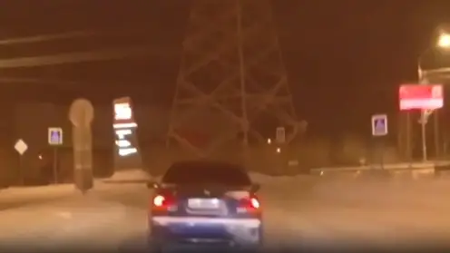 Красноярские полицейские стреляли по колёсам иномарки, чтобы остановить пьяного «гонщика»