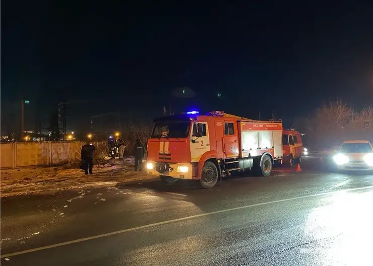 Трое бездомных погибли при пожаре в коллекторе на правом берегу Красноярска (видео)