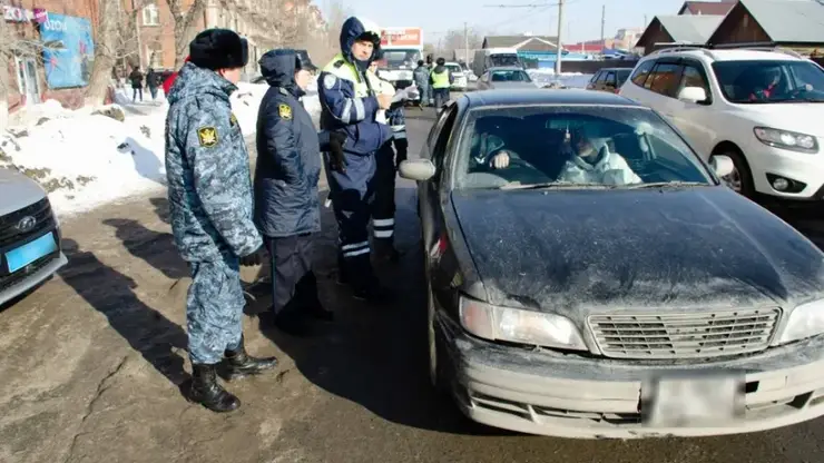 Восемь омичей лишились автомобилей из-за долгов после рейда