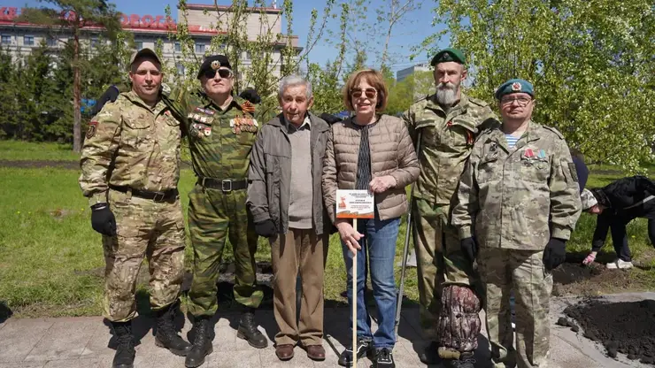 В честь героев: в Центральном парке Красноярска высадили 34 яблони