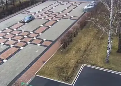 Пьяный водитель пронёсся по площади у Вечного огня в Иркутске (видео)