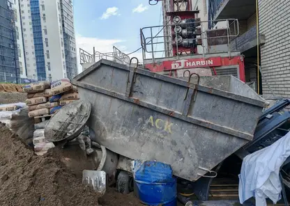 Рабочий погиб при падении грузовой люльки с 18 этажа в Красноярске