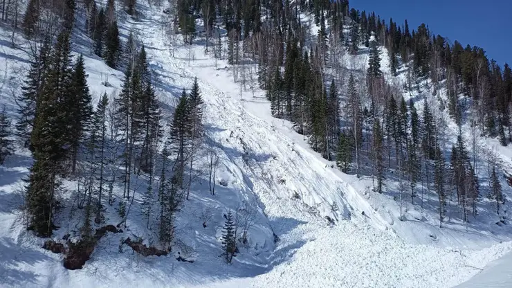 Красноярские железнодорожники произвели искусственный спуск лавин в горах Кузнецкого Алатау