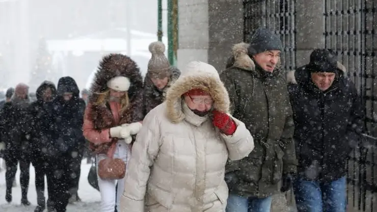 В Красноярске 11 января ожидается ветер до 18 м/с, на дорогах гололедица