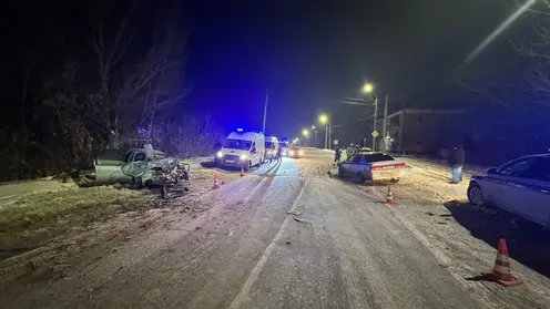 В Омске четыре человека пострадали в ДТП из-за выезда на встречную полосу