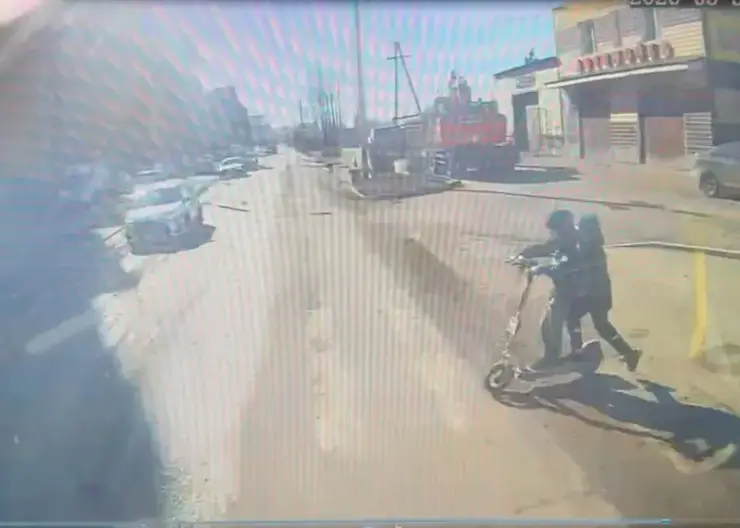 Автобус сбил двух школьников на электросамокате в Красноярске