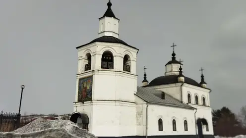 В Кузбассе древнюю церковь 18 века, которая сейчас используется как склад, признают объектом культурного наследия