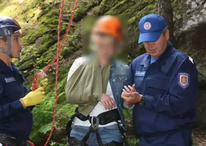 Женщину с травмами обеих рук эвакуировали со «Столбов» в Красноярске