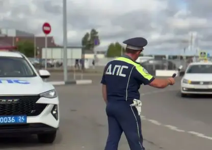 Пятерых таксистов-нелегалов задержали у красноярского аэропорта