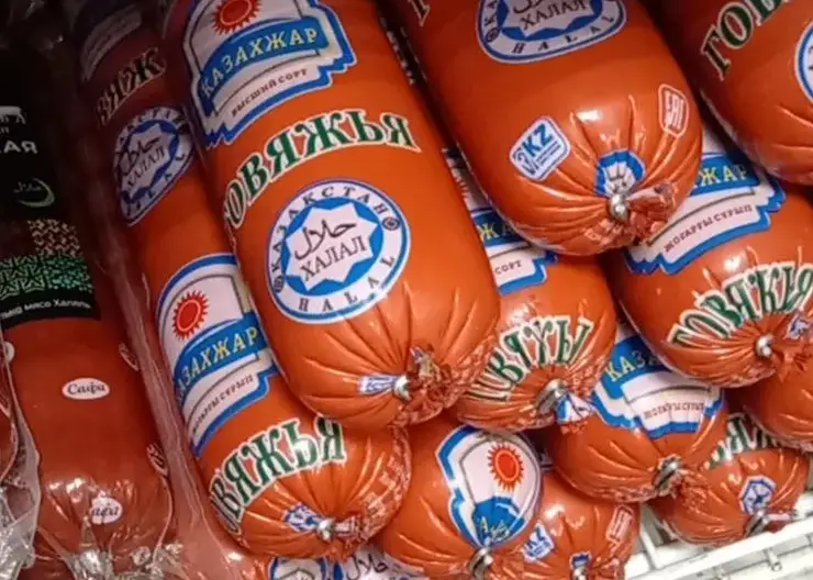 В Красноярске на рынке обнаружили нарушения: предприниматель заплатит 30 тысяч за просрочку и отсутствие маркировки