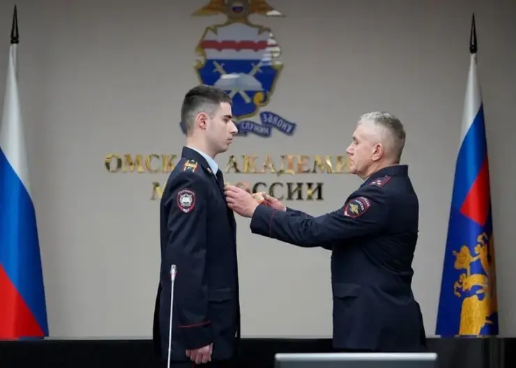 Омский курсант получил награду из рук министра МВД за спасение людей в Дагестане