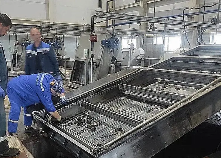 На Красноярской ГЭС увеличили сброс воды для очистки Енисея
