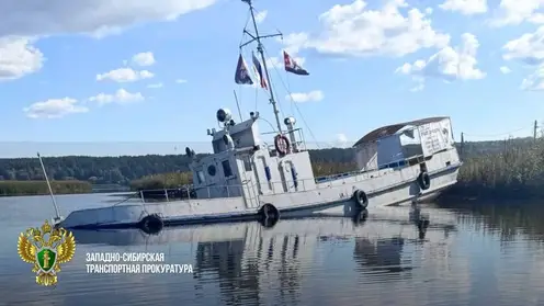 Крушение катера привело к разливу нефтепродуктов на реке в Новосибирской области